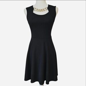 URBAN ROSE Women's Black Sleeveless Mini Dress With‎ Gold-toned Jewelry. Size S